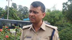  ಮನೆಯಿಂದ ಹೊರ ಹೋಗಲು ಅನುಮತಿ ಕೊಡಿ  ಪೊಲೀಸರಿಗೆ ಜನರ ದುಂಬಾಲು...!!